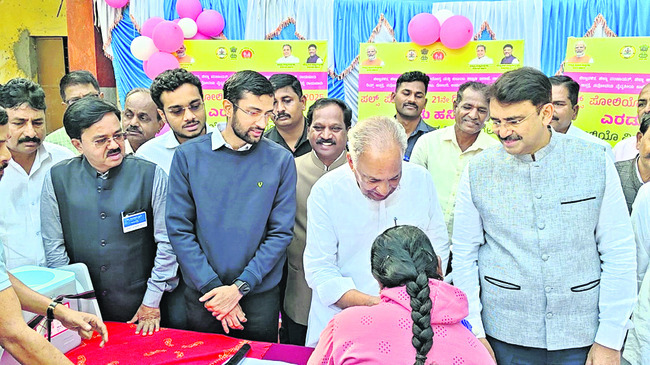 చిన్నారులకు పోలియో చుక్కలు1