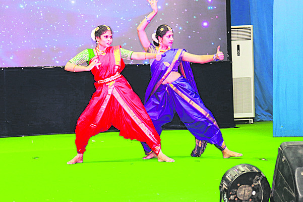 అలరించిన సంప్రదాయ దినోత్సవం 1