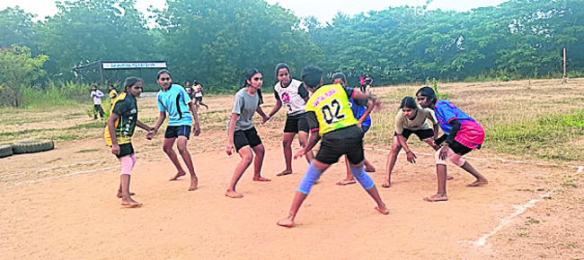 గురుకులం విద్యార్థులు.. ఆటల్లో మెరికలు1
