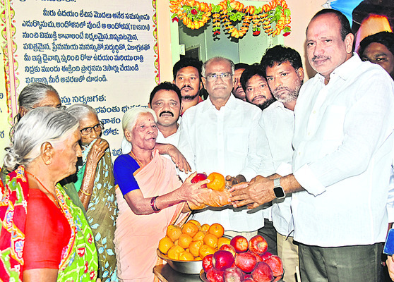 ఘనంగా జననేత జన్మదిన వేడుకలు3