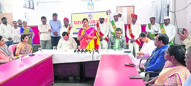 లోక్‌ అదాలత్‌లో 2010 కేసులు పరిష్కారం1