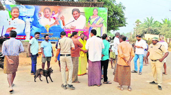 జగన్‌ ఫ్లెక్సీపై పోలీసుల హుకుం1