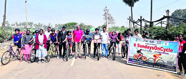 శ్రీకనక దుర్గమ్మతల్లికి విశేష పూజలు1