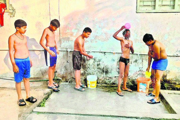 విద్యార్థులు.. గజగజ1