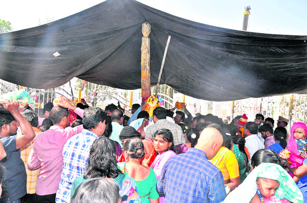 మేడారం.. జనసంద్రం1