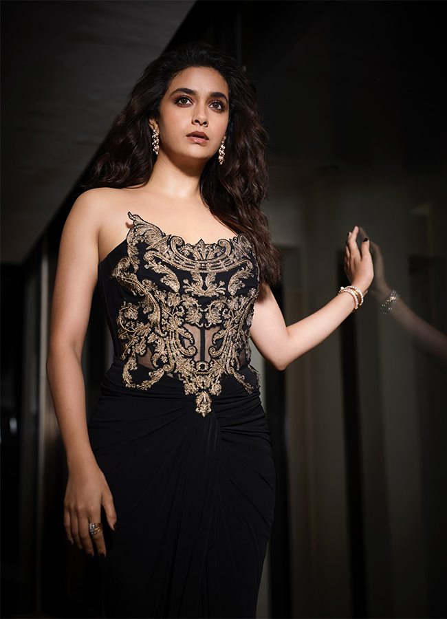 Actress Keerthy Suresh And Nani Wife Dance Viral Photos11