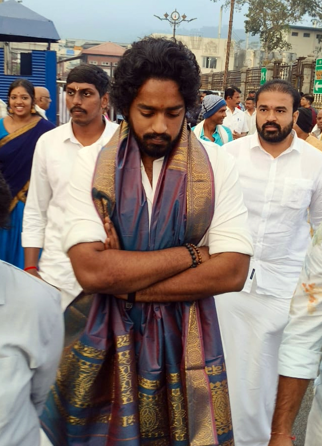 Roshan and comedian Raghu in the service of Lord Venkateswara at Tirumala (Photos)2