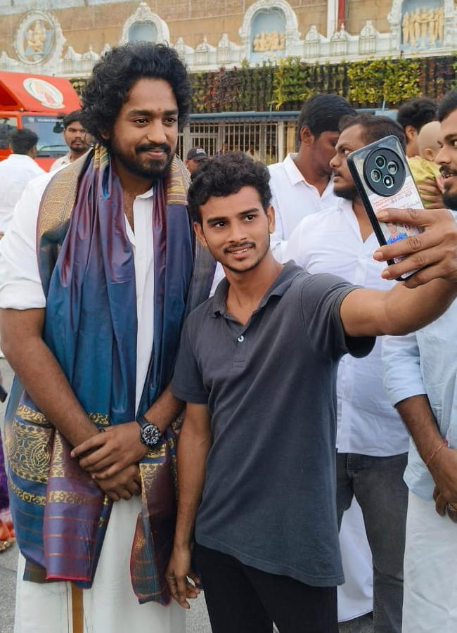 Roshan and comedian Raghu in the service of Lord Venkateswara at Tirumala (Photos)12