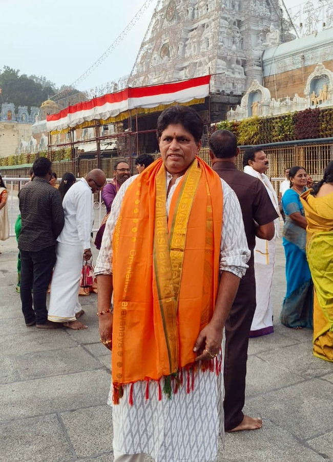 Roshan and comedian Raghu in the service of Lord Venkateswara at Tirumala (Photos)8
