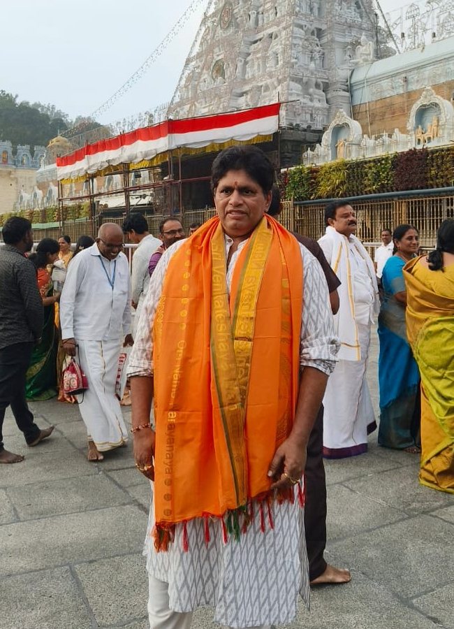 Roshan and comedian Raghu in the service of Lord Venkateswara at Tirumala (Photos)10