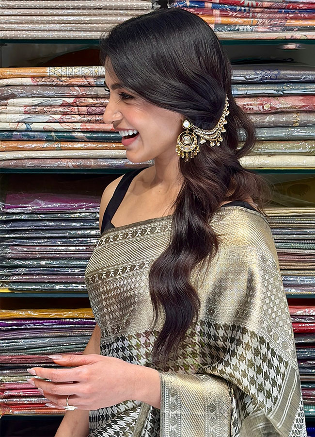 Samantha Ruth Prabhu MOBBED at Hyderabad Event Photos15