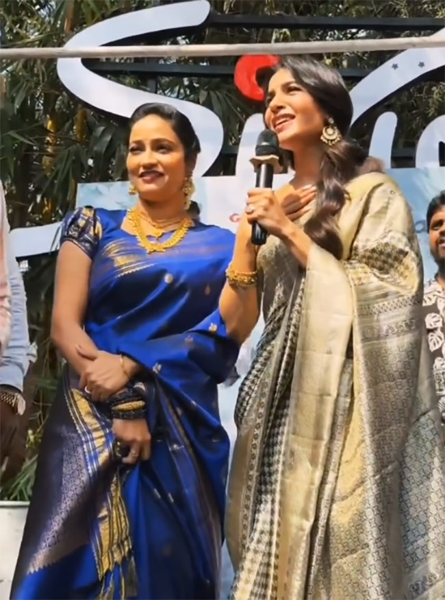 Samantha Ruth Prabhu MOBBED at Hyderabad Event Photos17