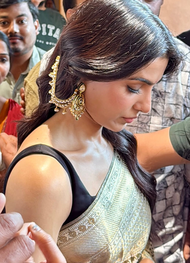 Samantha Ruth Prabhu MOBBED at Hyderabad Event Photos4
