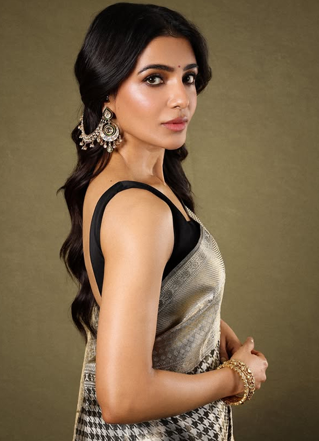 Samantha latest pictures in a saree goes viral5