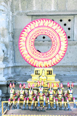 గుట్టలో.. తిరుమల తరహాలో 1