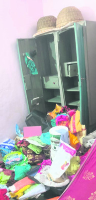 తాళం వేసిన ఇంట్లో చోరీ 2