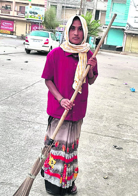 తెల్లవారుజామునే విధుల్లోకి మున్సిపల్‌ కార్మికులు2