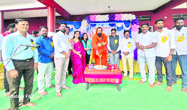 మానవతా విలువలు   పెంచుకోవాలి2