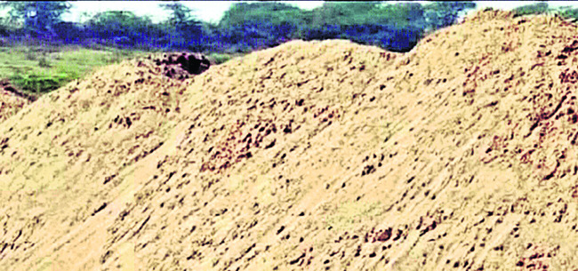 యథేచ్ఛగా ఇసుక అక్రమ రవాణా 1