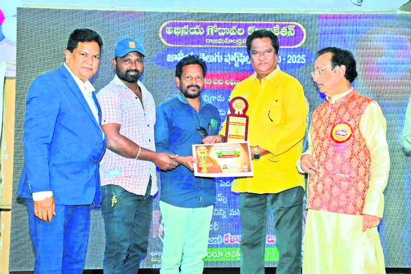 ట్రిపుల్‌ఐటీ విద్యార్థులకు అవగాహన సదస్సు 
1