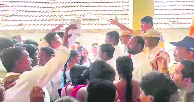 రాజకీయంగా ఎదుర్కోలేకే ఆందోళన 1