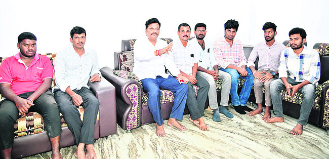 పోలీసుల అత్యుత్సాహం1