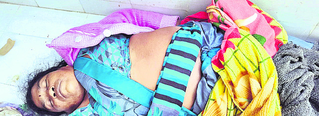 తెల్లారిన కూలీల బతుకులు..!1