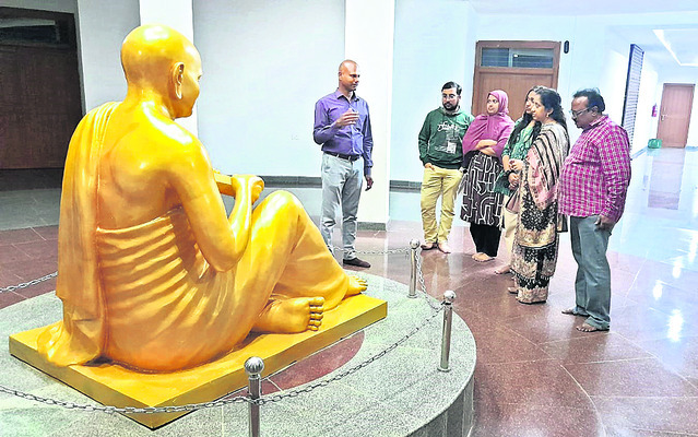 నూతన పాలకవర్గానికి మంత్రి కోమటిరెడ్డి శుభాకాంక్షలు1