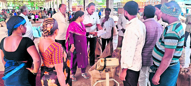 ఫ్లోర్‌ బాల్‌ విజేతకు కలెక్టర్‌ అభినందన 1