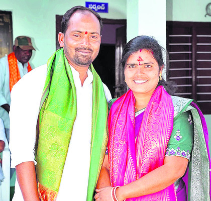 భార్య ఉపసర్పంచ్‌..   భర్త వార్డుమెంబర్‌1