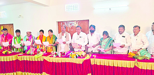 కొలువుదీరిన కొత్త పాలకమండళ్లు 2