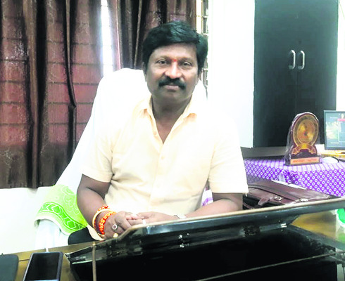 విద్యార్థులకు కంటి పరీక్షలు1