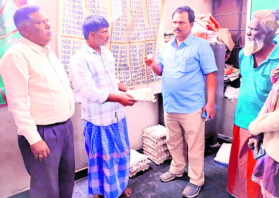 మధ్యాహ్న భోజనం తిని విద్యార్థులకు అస్వస్థత1