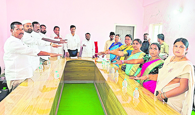 కొలువుదీరిన కొత్త పాలకమండళ్లు 1