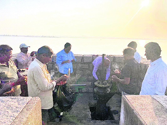 ఎగువమా‘నీటి’ విడుదల
1