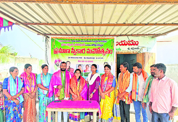 టెంట్ల కిందే ప్రమాణాలు1