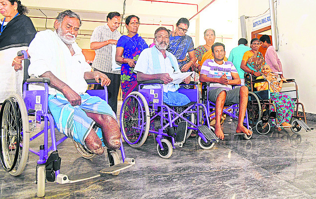 సహజత్వం కోల్పోయిన జీవితాలు.. అర్ధాకలి బతుకులు.. దారి లే2