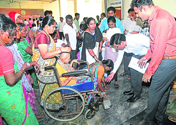 సహజత్వం కోల్పోయిన జీవితాలు.. అర్ధాకలి బతుకులు.. దారి లే1