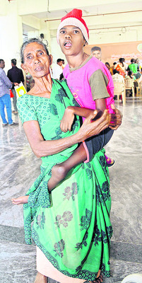 సహజత్వం కోల్పోయిన జీవితాలు.. అర్ధాకలి బతుకులు.. దారి లే4