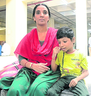 సహజత్వం కోల్పోయిన జీవితాలు.. అర్ధాకలి బతుకులు.. దారి లే8