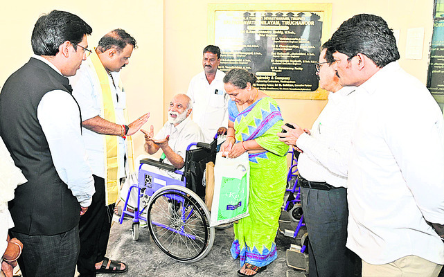 సహజత్వం కోల్పోయిన జీవితాలు.. అర్ధాకలి బతుకులు.. దారి లే5