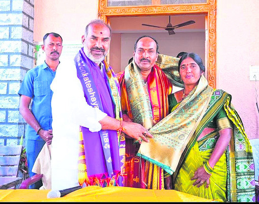 మూడు దశాబ్దాలు.. ఒకే కుటుంబం1