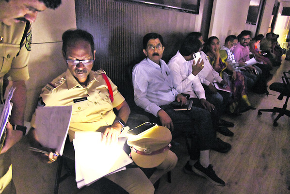 అంధకారంలో కలెక్టరేట్‌2