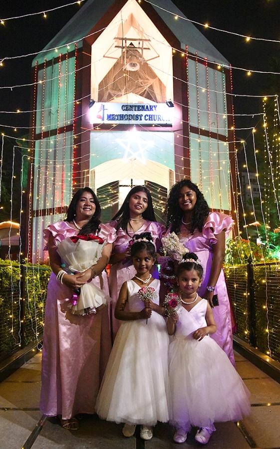 Christmas 2025 : Beautifully Decorated Churches Photos12