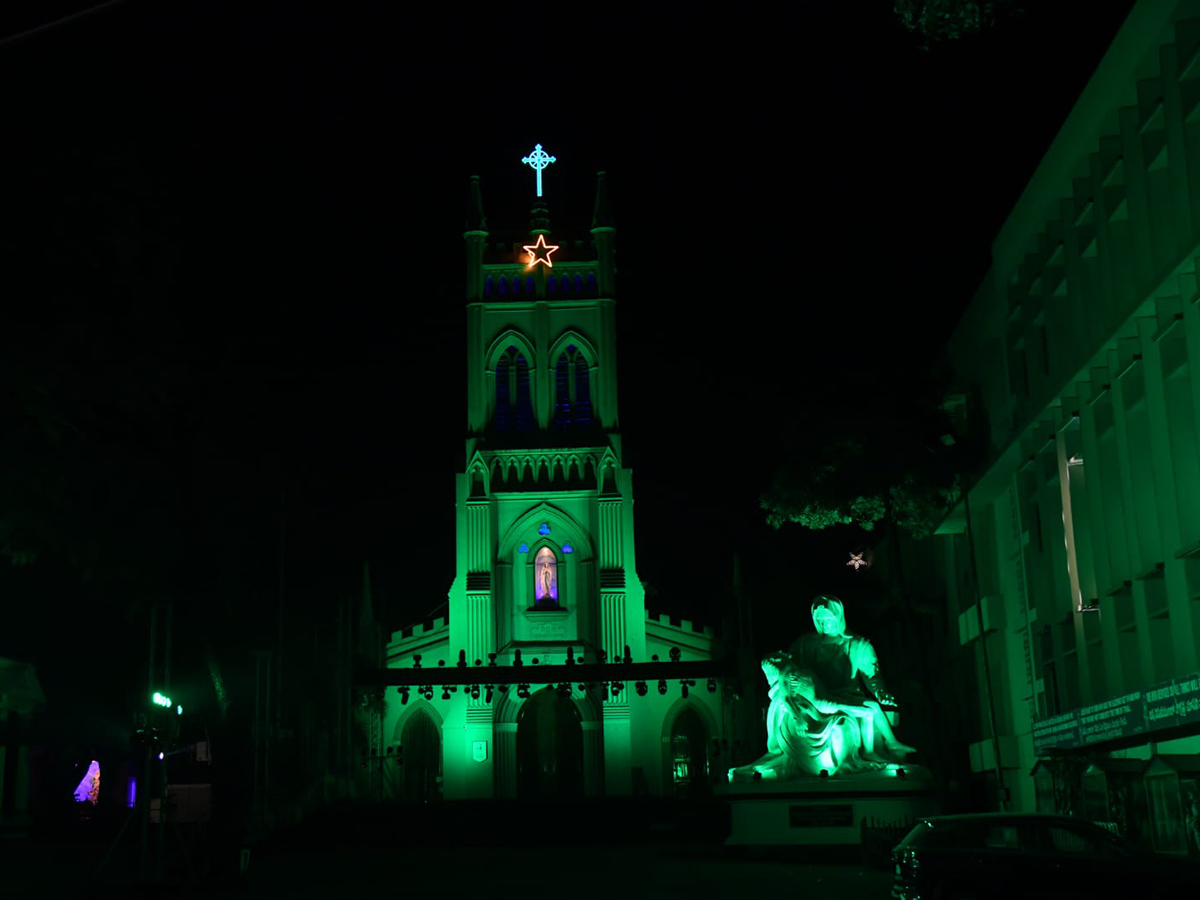 Christmas 2025 : Beautifully Decorated Churches Photos2