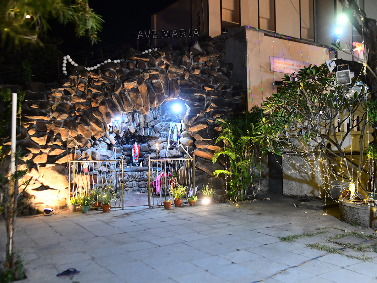 Christmas 2025 : Beautifully Decorated Churches Photos3