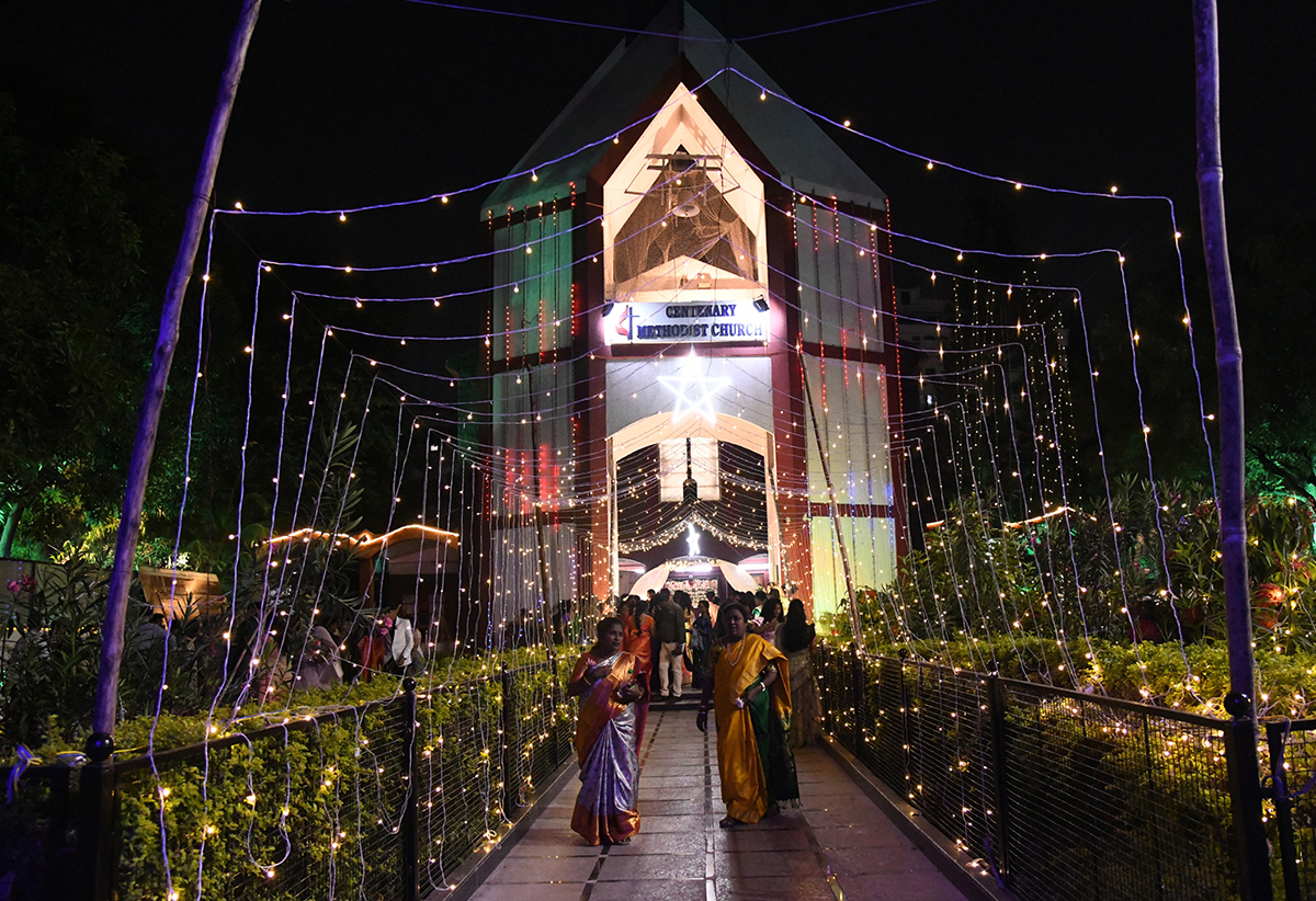 Christmas 2025 : Beautifully Decorated Churches Photos8