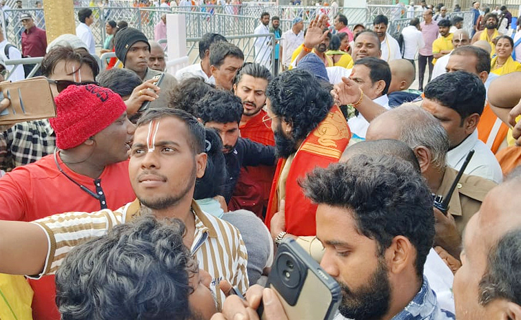 Rishab Shetty visited the Tirumala Sri Vari Temple Photos3