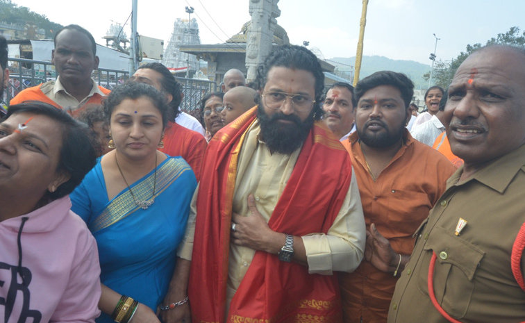 Rishab Shetty visited the Tirumala Sri Vari Temple Photos6