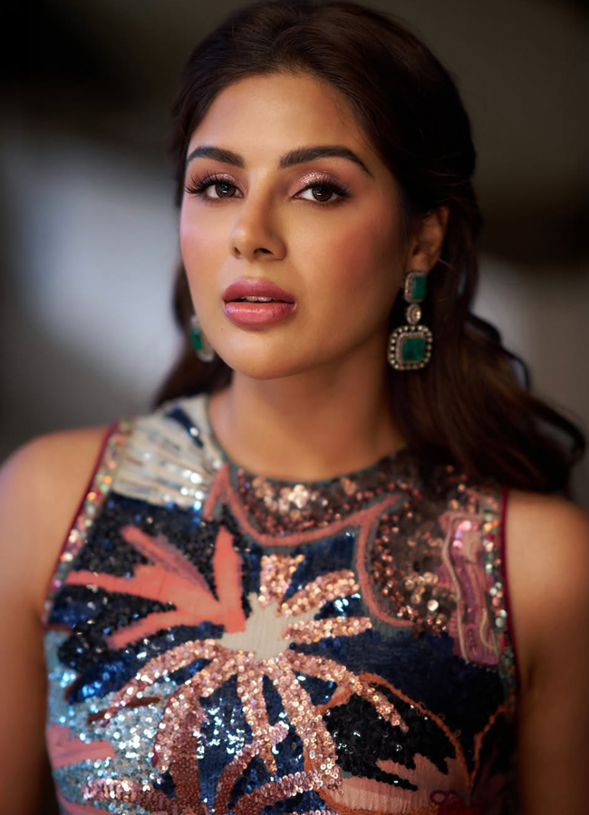 Samyuktha looks stunning in a floral dress (photos)12